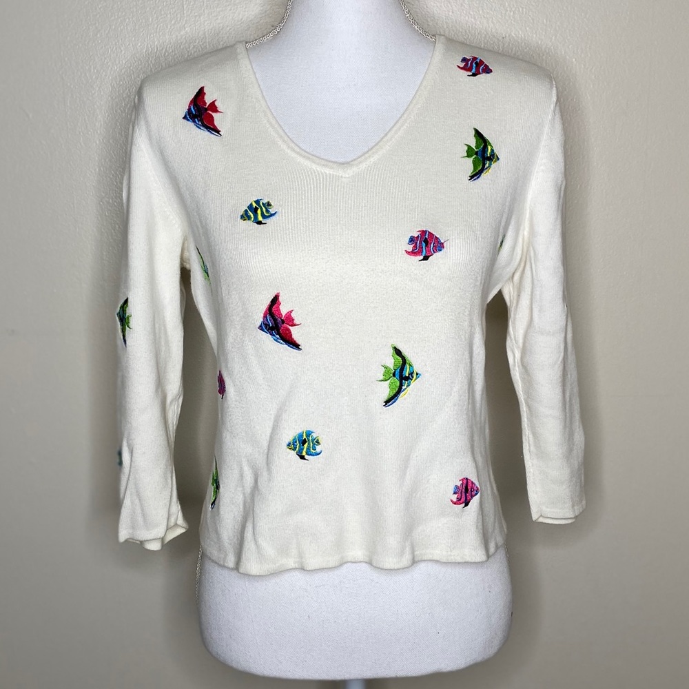 Alexandra Bartlett Off White Top With Fish